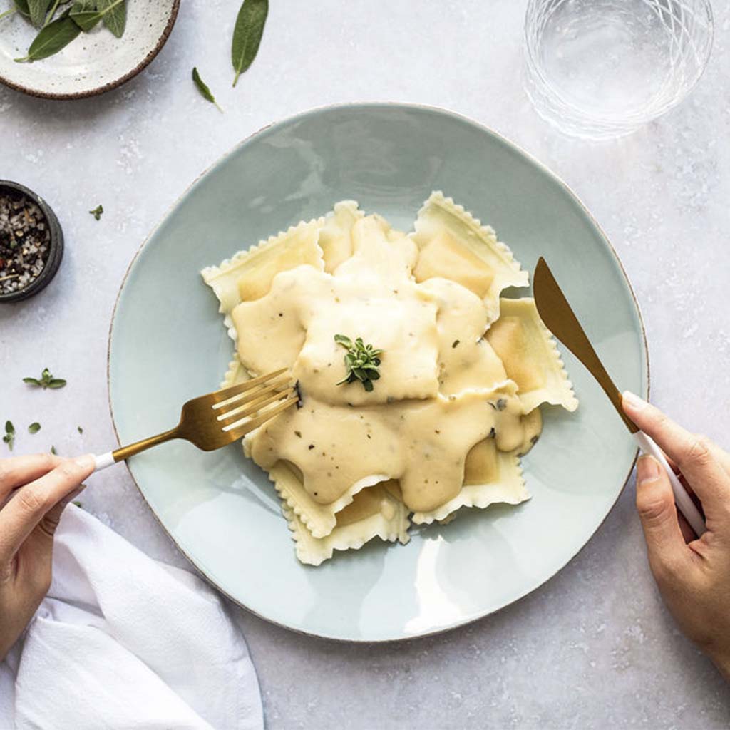 Raviolones en pasta al huevo (con la salsa que prefieras)